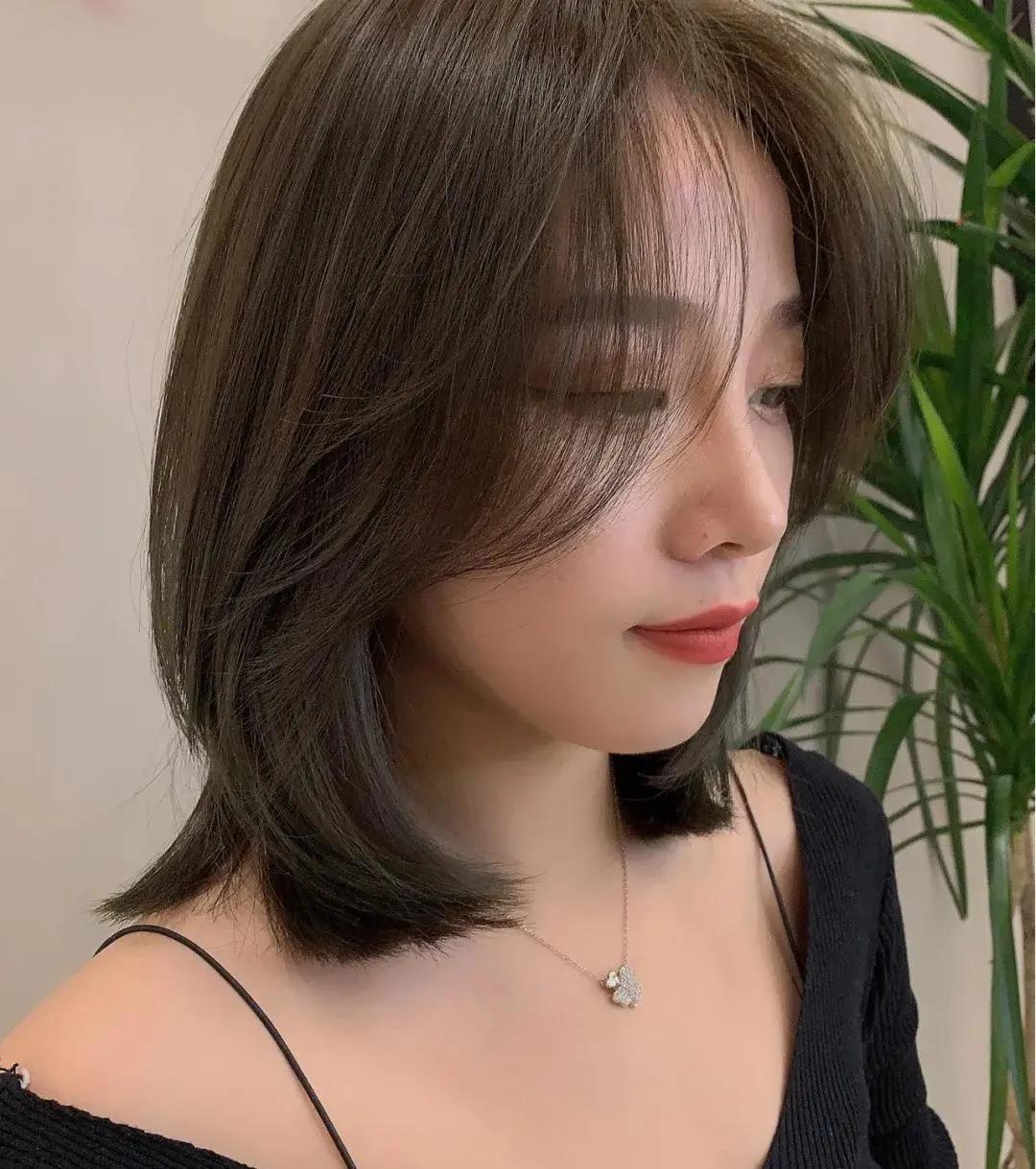 怎样剪刘海扎起来不嫌脸大,剪个刘海拯救一张脸