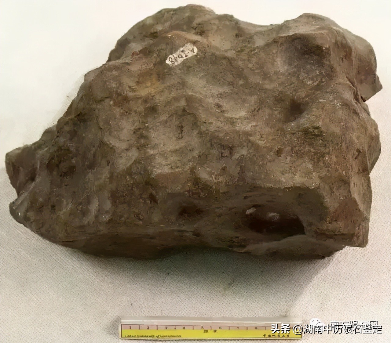 月球陨石与地球矿石的区别,月球陨石和矿石有什么区别