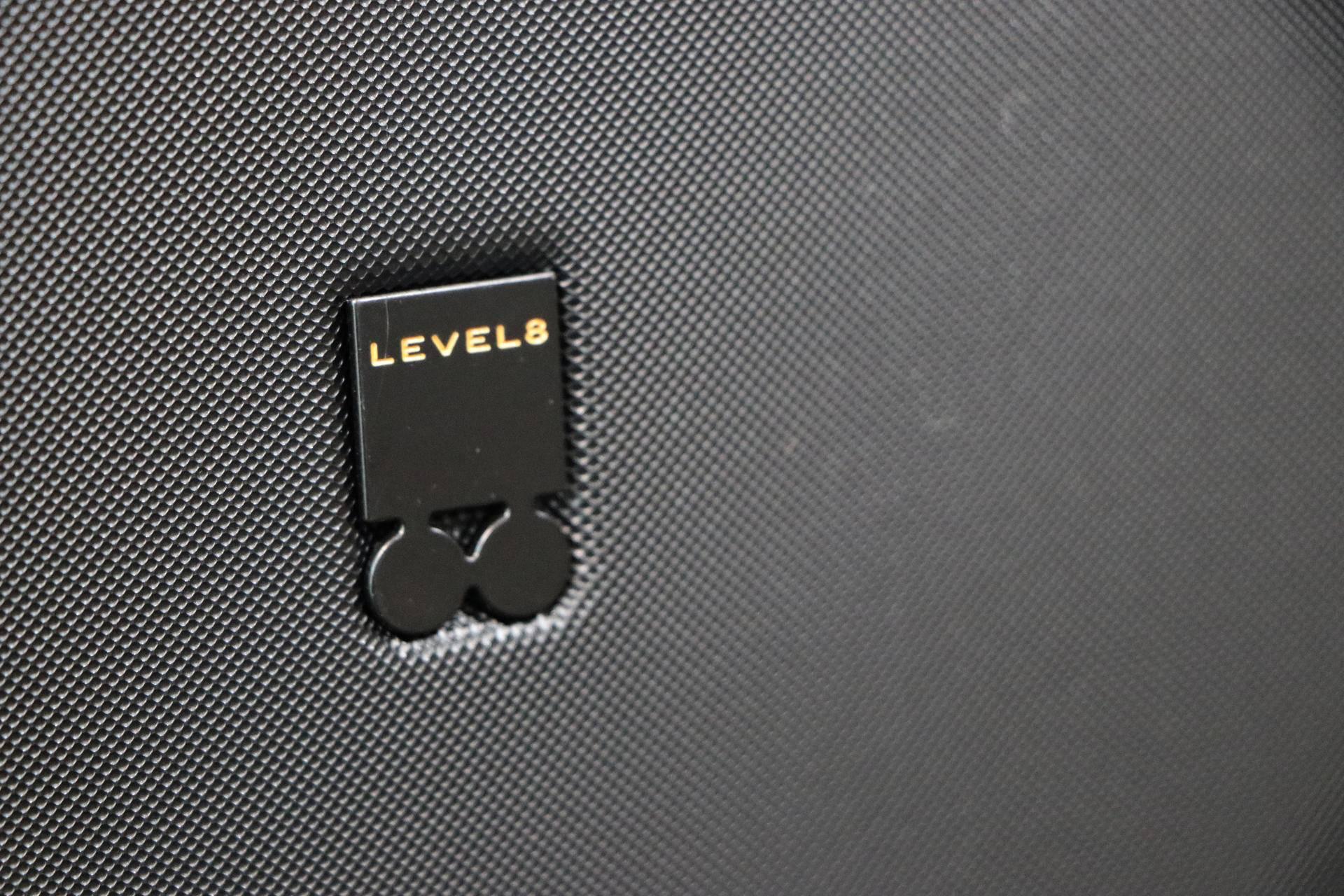 地平线8号对比外交官拉杆箱，滚轮之处见高低，颜值与实力之选！