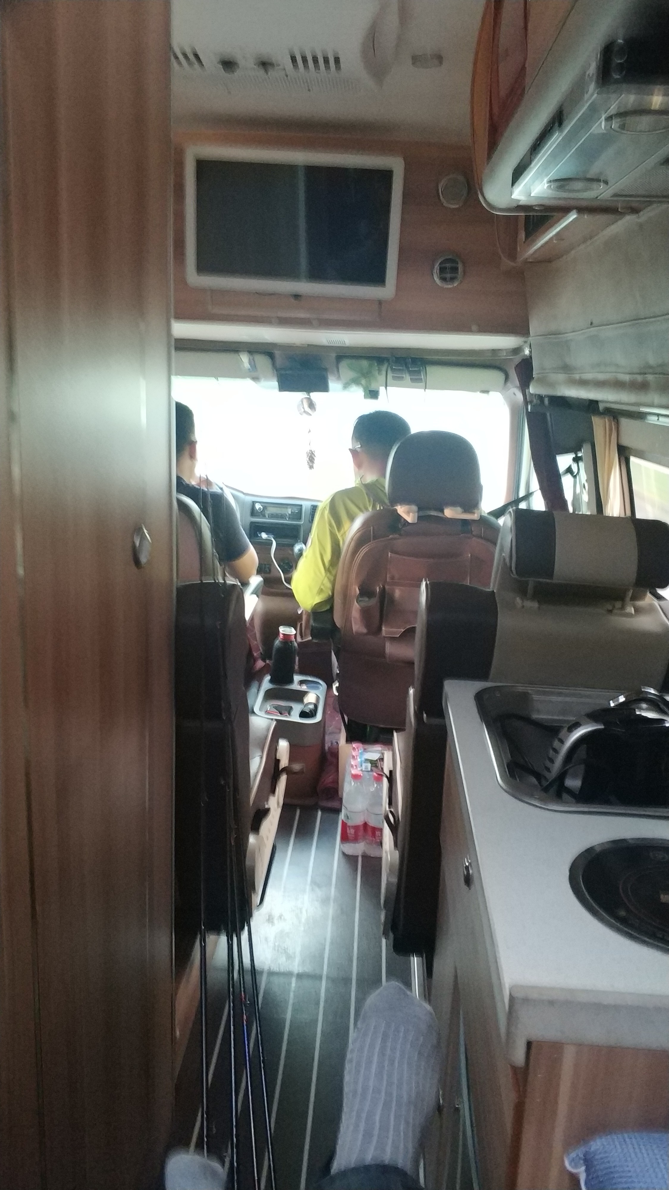 很惬意的路亚钓鱼,房车路亚野钓