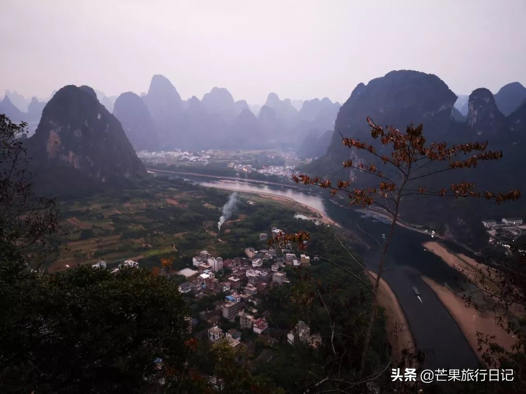 桂林阳朔漓江边风景,桂林漓江阳朔风景名胜区