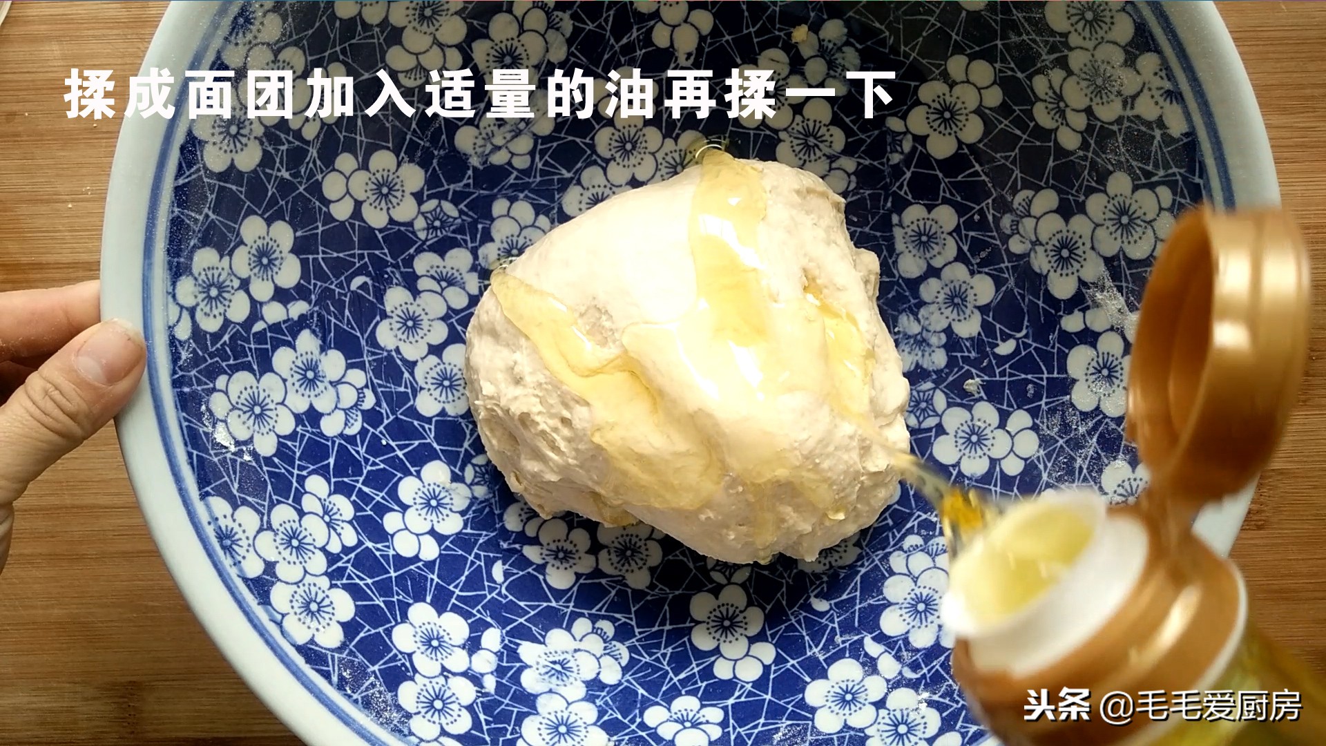 教你炸油条香甜酥脆不发硬,手把手教你在家炸油条