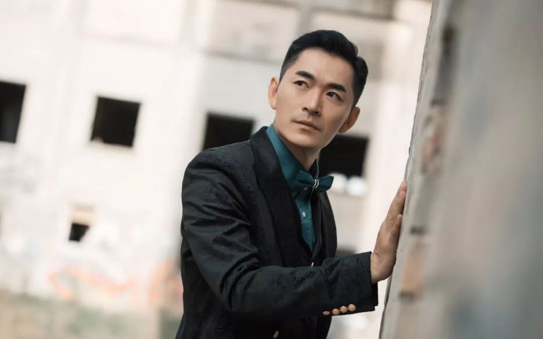 挤眉弄眼五官乱飞的演技,挤眉弄眼式演技