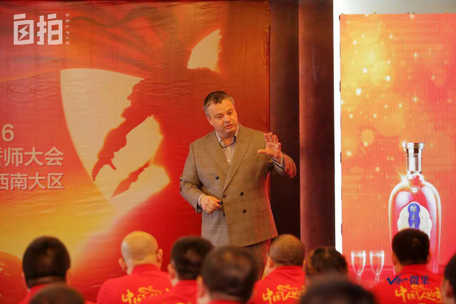 我，英国人，热爱中国酒桌文化，娶了中国妻子，在中国生活22年