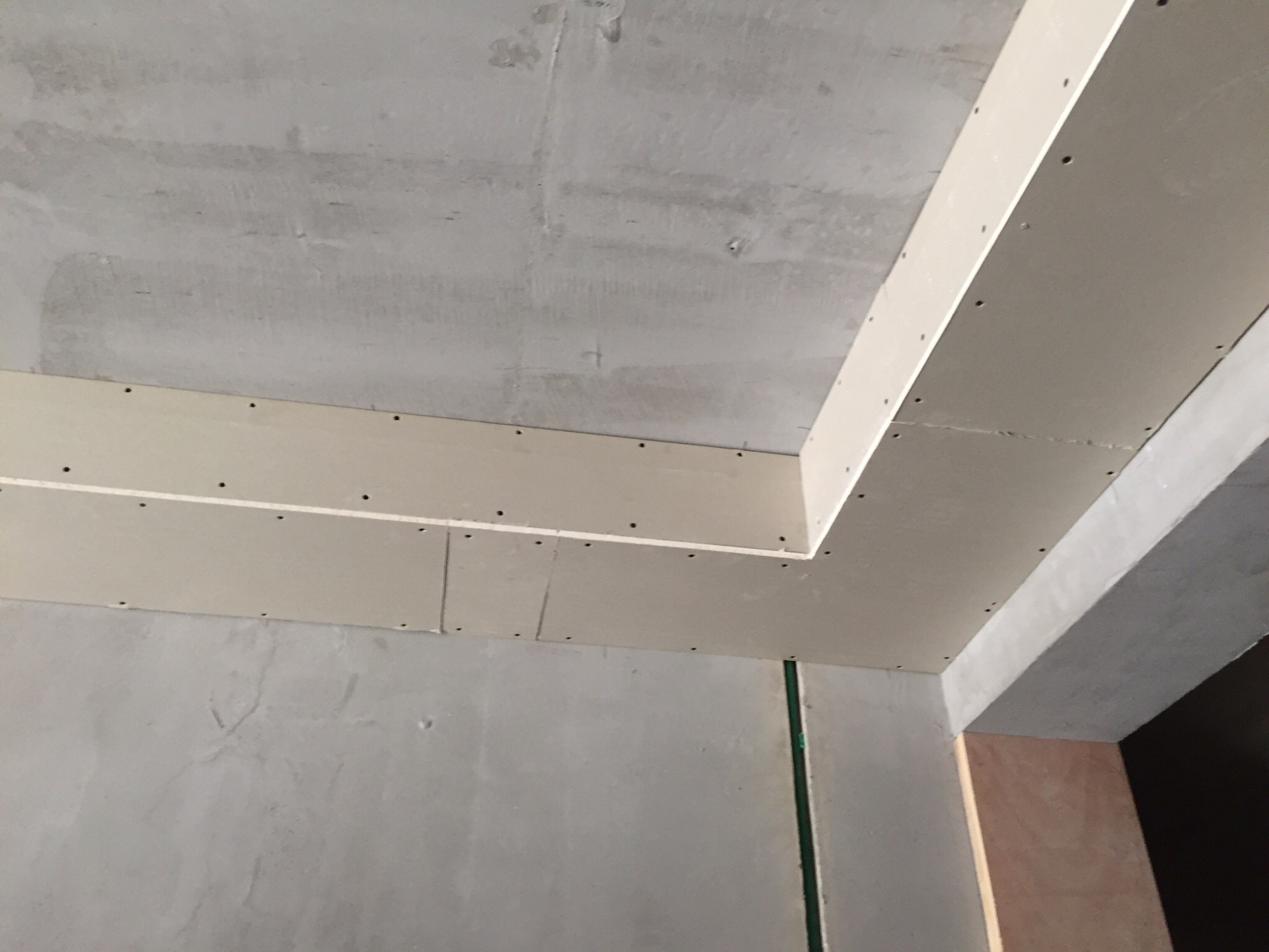 厨房电线走顶还是走地线好,家装电线走顶好还是走地好