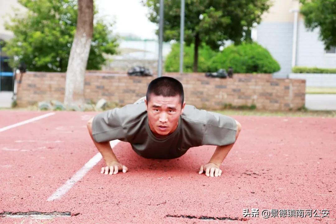 *榴弹手**投71米、双杠臂屈伸108个，这届新兵太猛了！