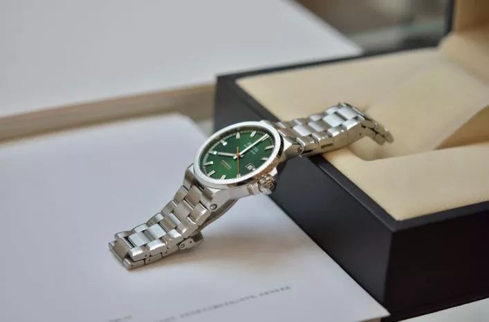 劳力士手表为什么叫绿水鬼手表,劳力士绿水鬼是黑表盘还是绿表盘