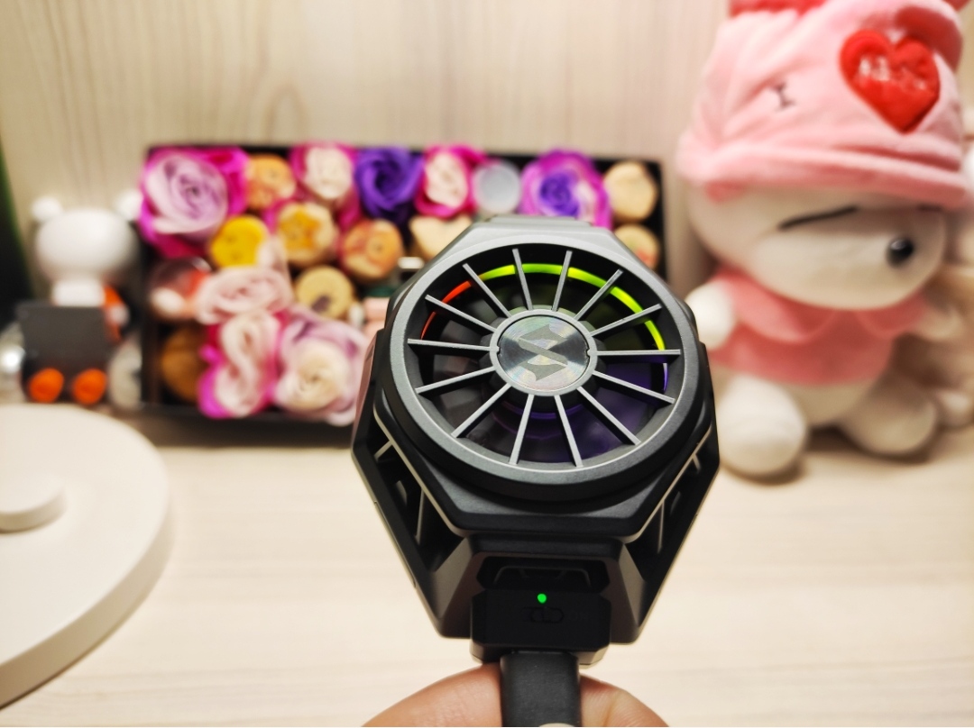 黑鲨冰封电竞散热背夹新一代,黑鲨冰封散热背夹pro宣传视频