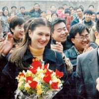 中国乌克兰混血双胞胎最新视频,6年前广东小伙娶乌克兰美女