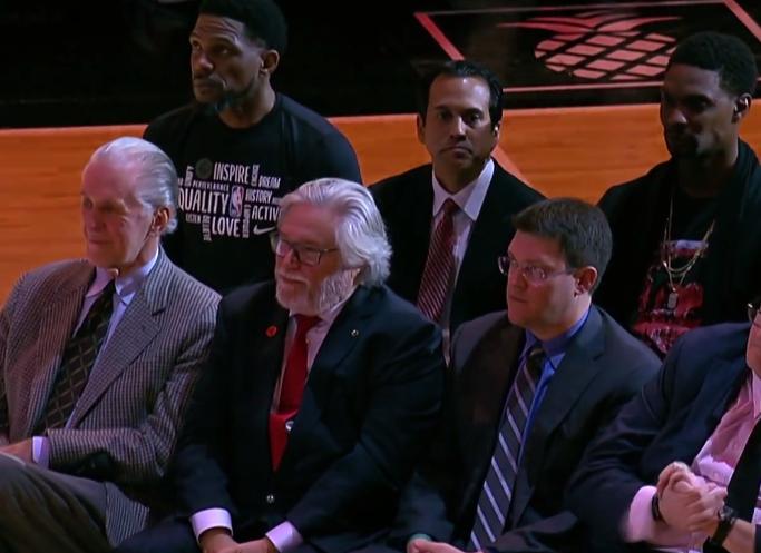 3号球衣致敬韦德视频,3号球衣韦德