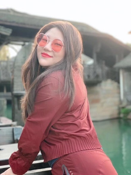 杨天真回应穿鱼尾裙,杨天真吊带鱼尾裙图片