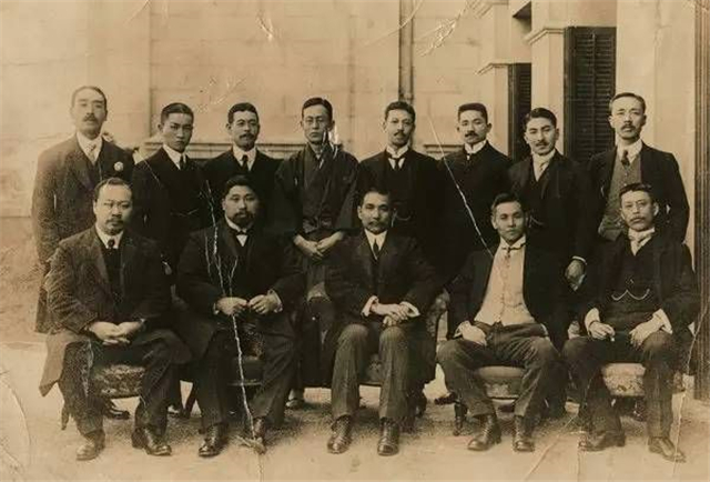 袁世凯称帝：袁世凯当了83天皇帝后，为何就倒台身死？