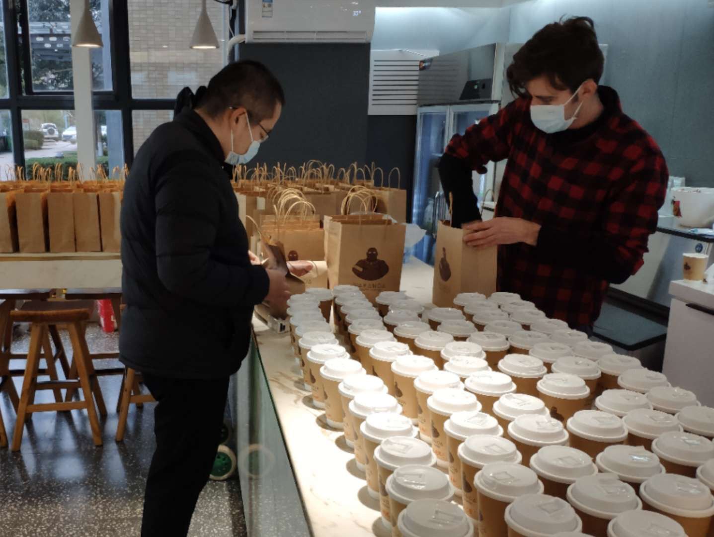 疫情下武汉咖啡馆:就算倒闭最后1杯咖啡也给医生