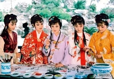 薛宝钗的性格特点从哪里看出来的,体现薛宝钗圆滑世故的事件是