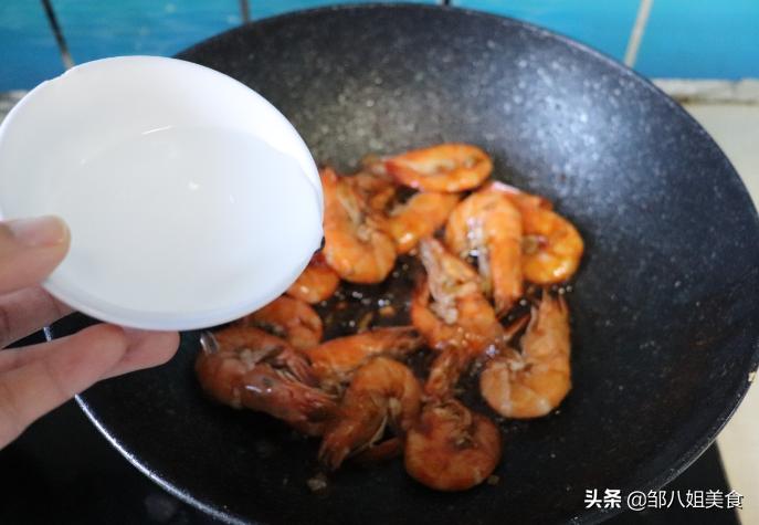 油焖大虾怎么做才最好吃,油焖大虾的最正确的做法