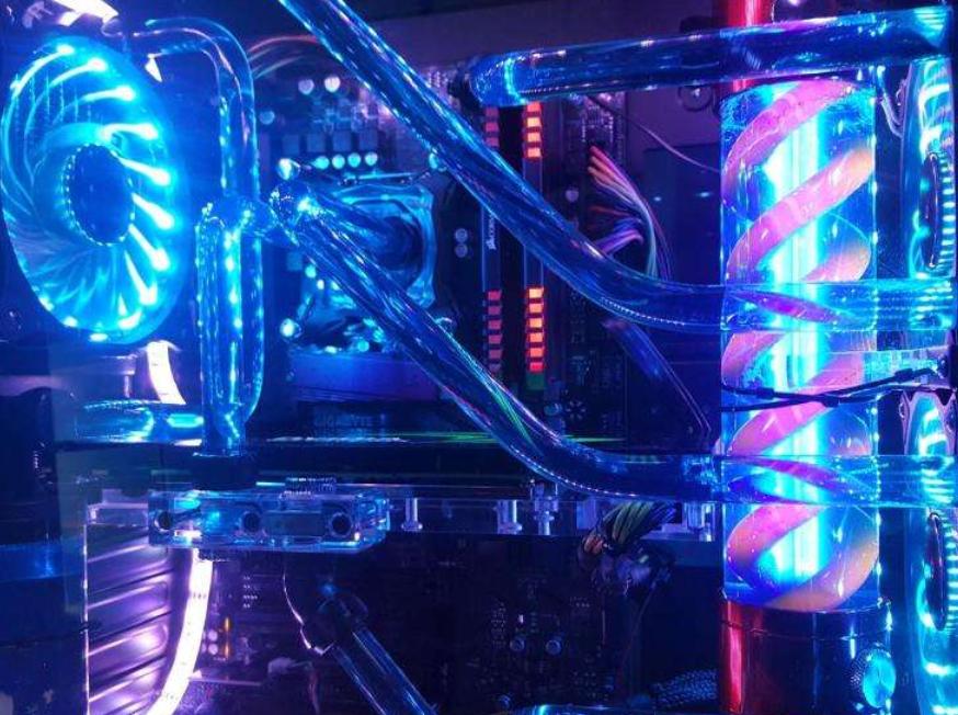 10000元的电脑主机比网咖好太多！每年给我省下一万块钱