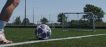 怎么传出直塞,内贴地弧线传球怎么传的