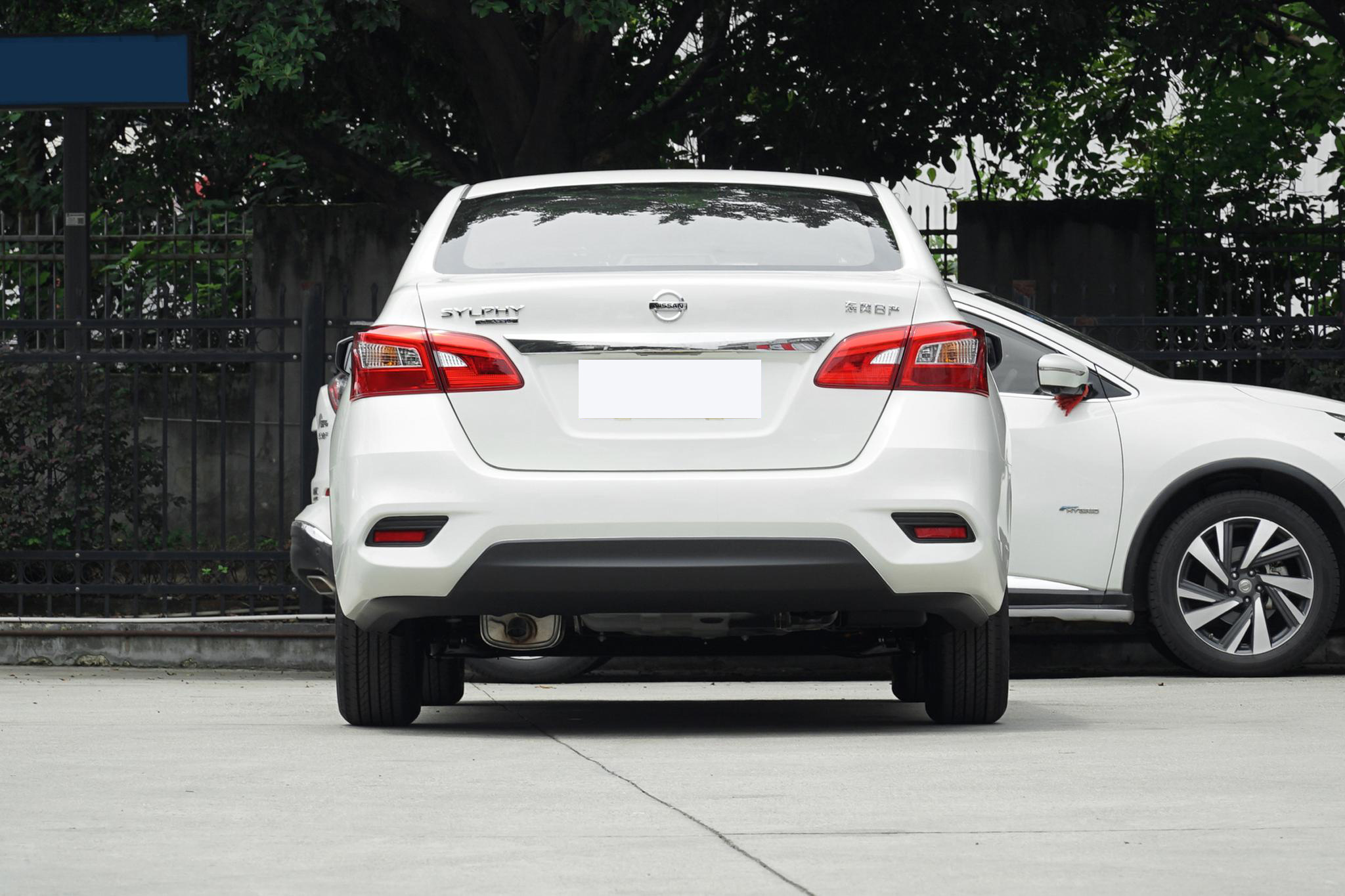 日产轩逸2018款1.6经典舒适版白色,试驾日产轩逸2015款自动cvt怎么样