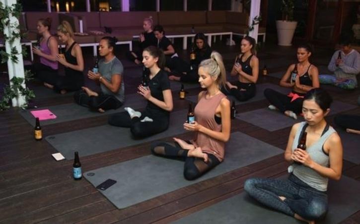 练习瑜伽每逢佳节胖三斤,每逢佳节胖三斤要来练瑜伽