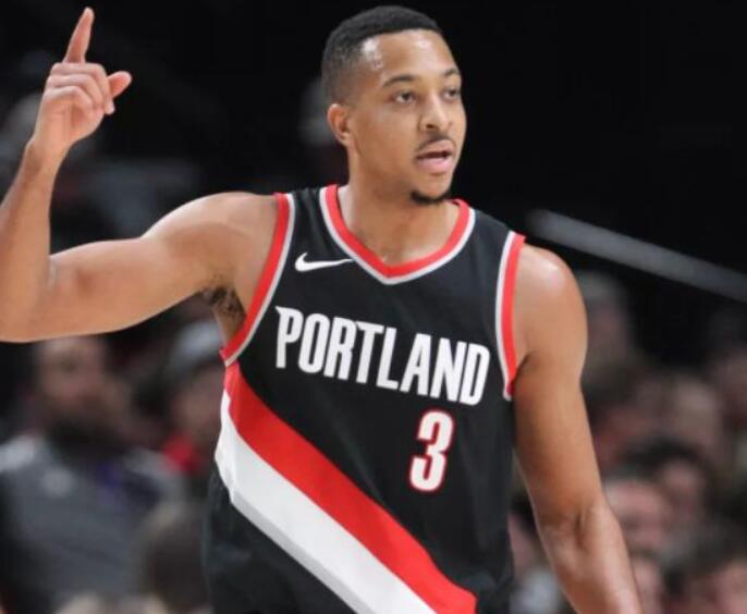 字母哥选秀时与现在的对比,13年选秀最大牌的球星是字母哥