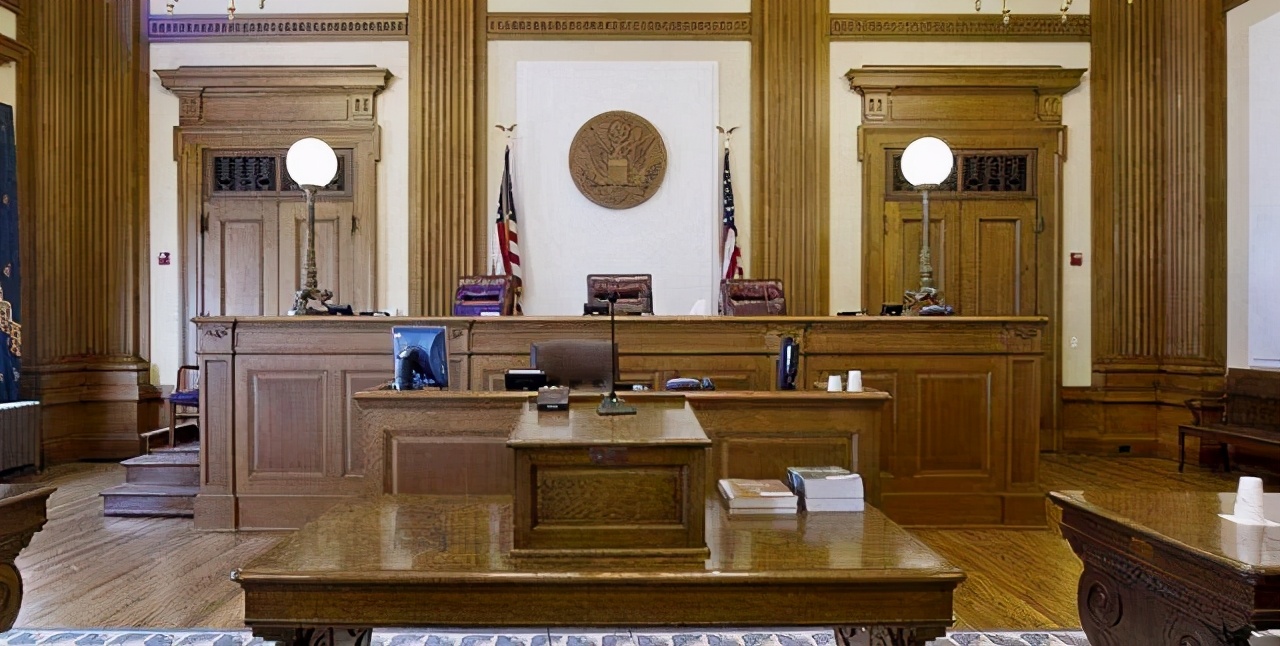 美国政坛一姐，手撕特朗普成日常，81岁仍坚守“*华反**战线”