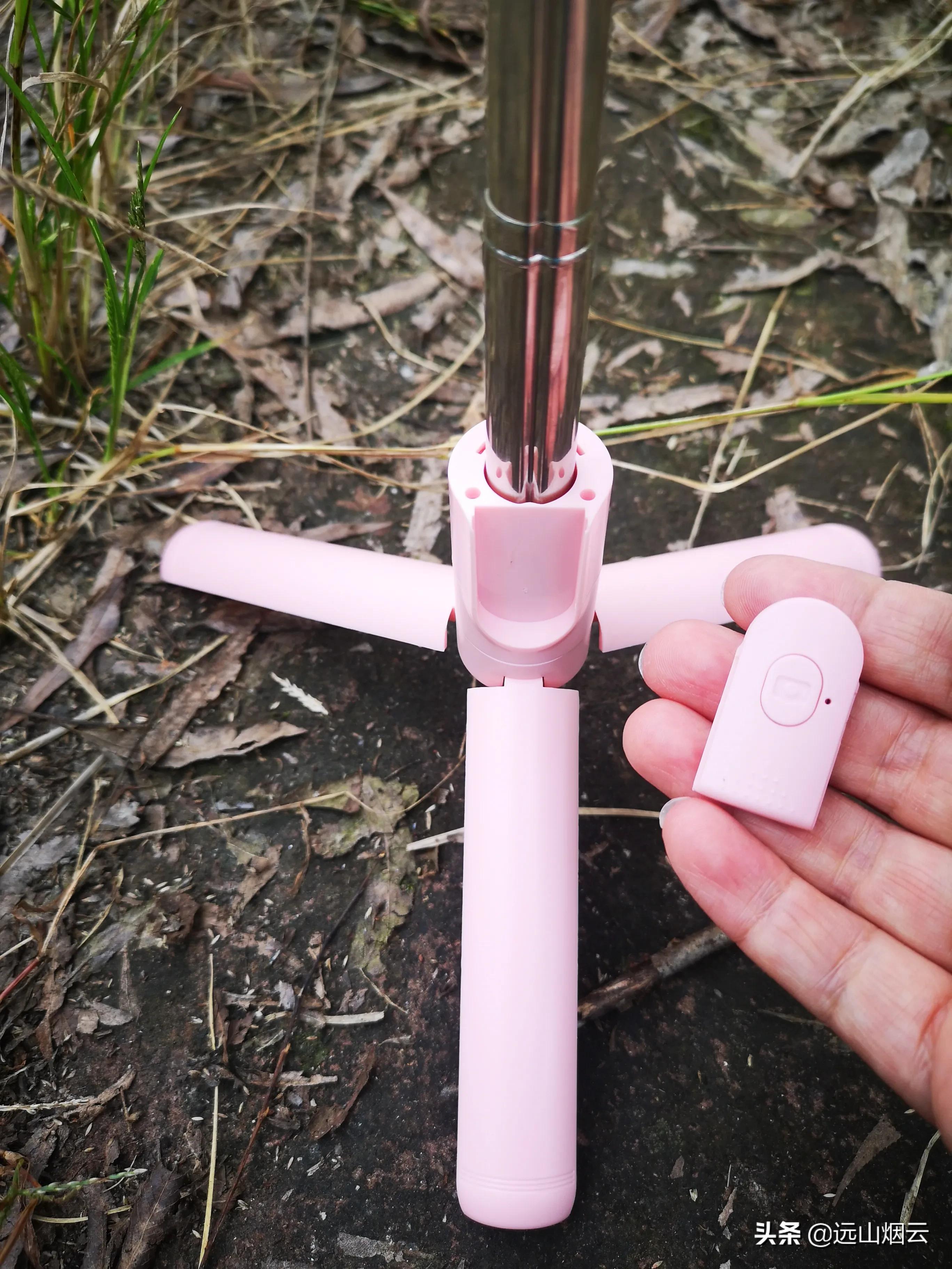 自拍杆遥控器怎么使用,手机自拍杆怎样使用