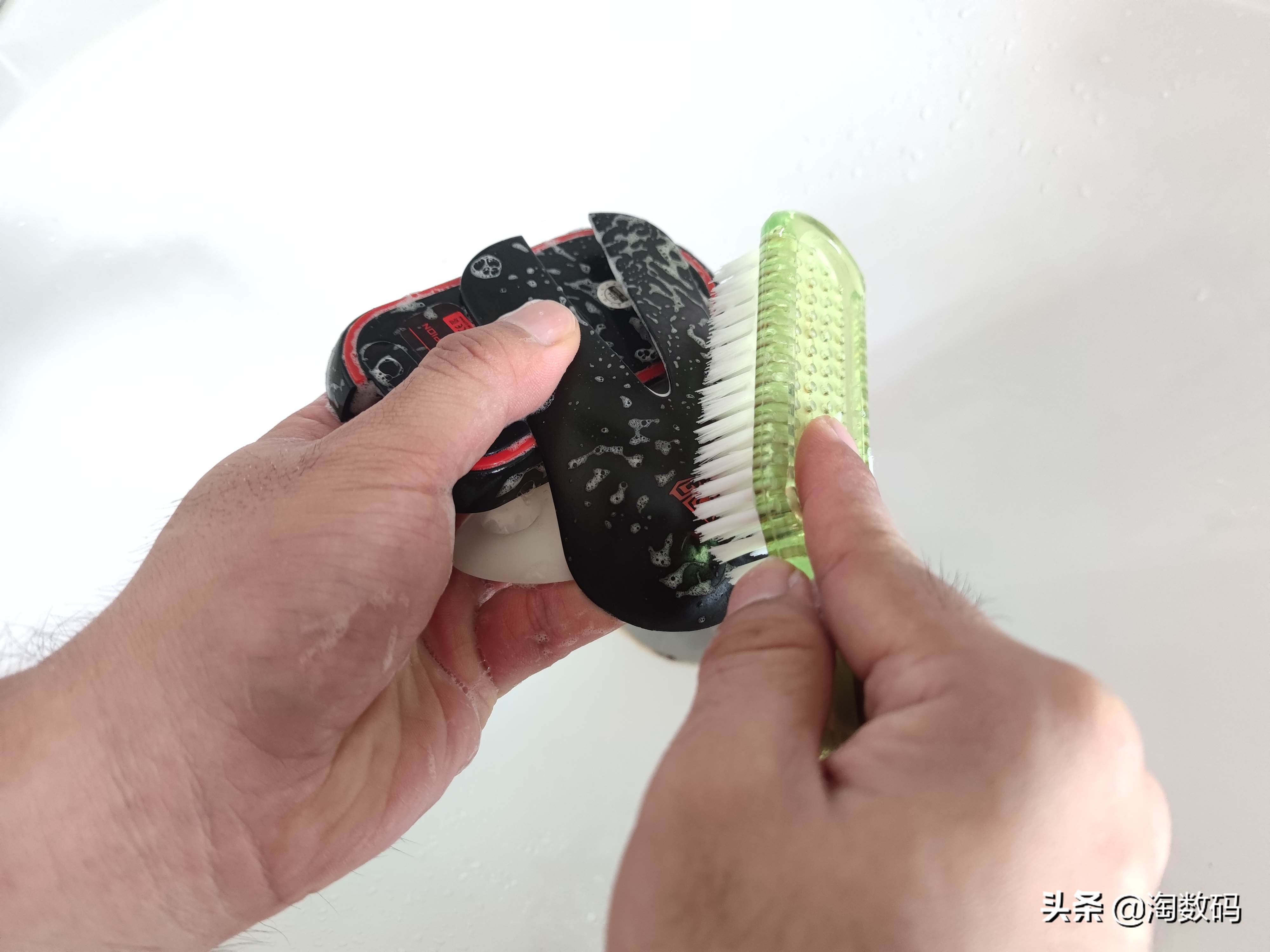 ￥9.9原封库存洋垃圾：AULA暗黑魔羯游戏鼠标开箱+拆解+除胶晒单