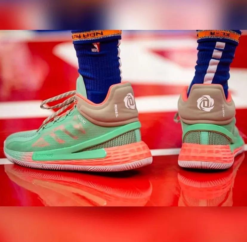 nba球员上脚球鞋闪击8,nba球星上脚闪击6圣诞节