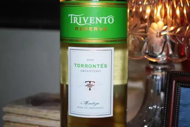 为你集齐了代表爱情的葡萄酒，2019要爱得长长久久