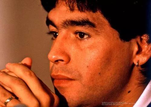 一代球王马拉多纳为何死亡,球王传奇马拉多纳因病