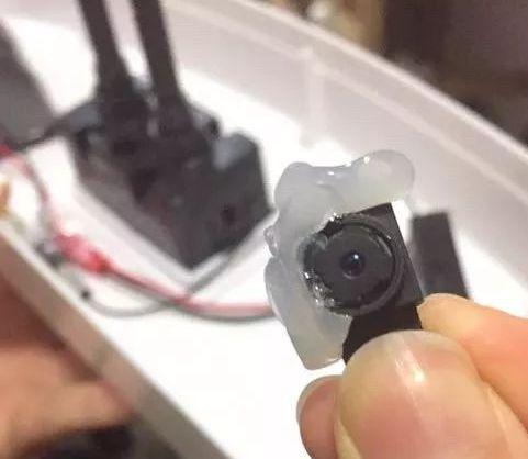 情侣出门旅行被偷拍,小情侣旅游遭偷拍