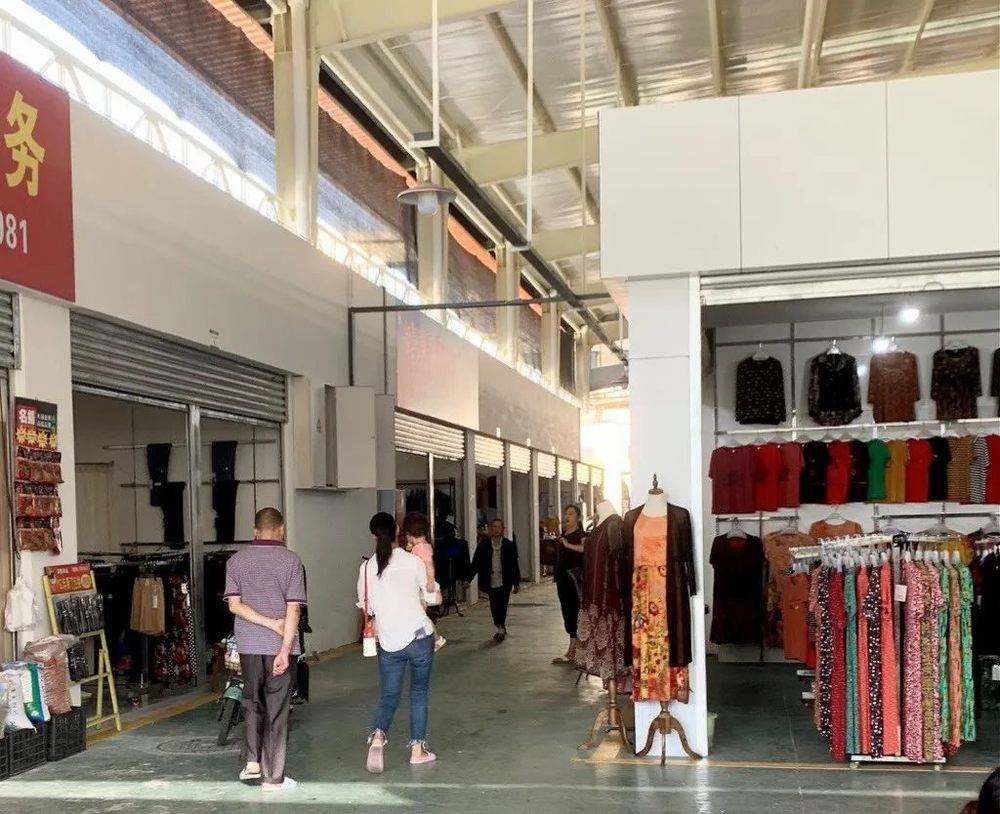 菜市场第一家服装店可以开吗,开在菜市场的服装店生意火爆