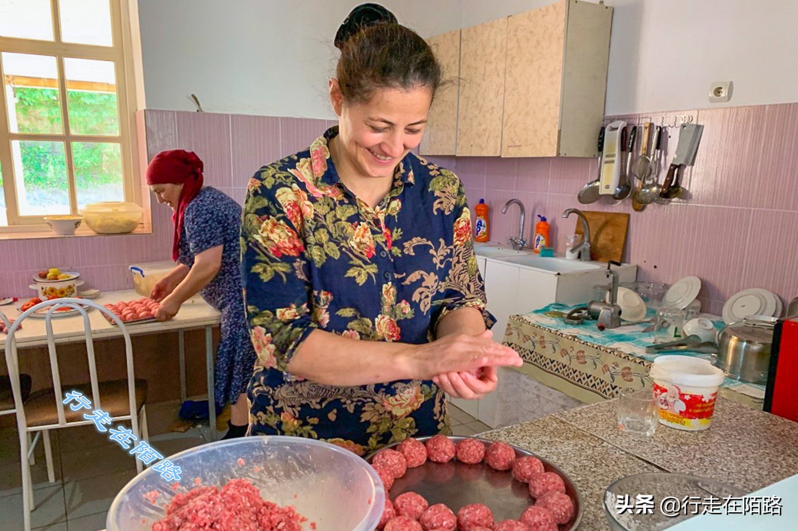 俄罗斯人均收入为什么那么低,俄罗斯真实的工资和物价