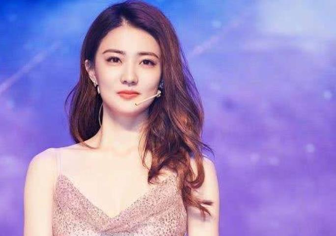 剪刘海教程法式八字刘海适合方脸,什么刘海能修饰脸颊还能露出刘海