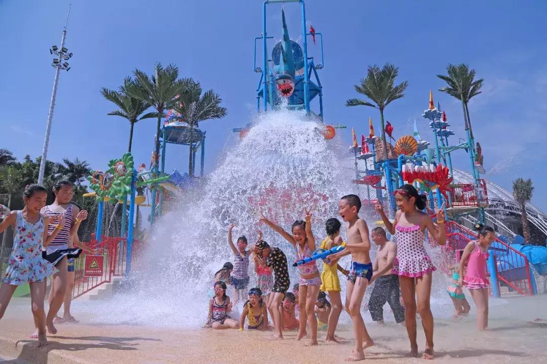 如果有人用水枪来泼我们怎么办呢,如果有人故意用水泼你你该怎么办