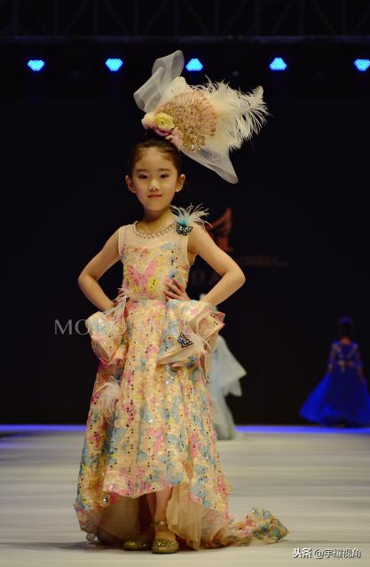 童心筑梦秀彩华服——MODOANGEL魔豆天使高端儿童礼服璀璨绽放