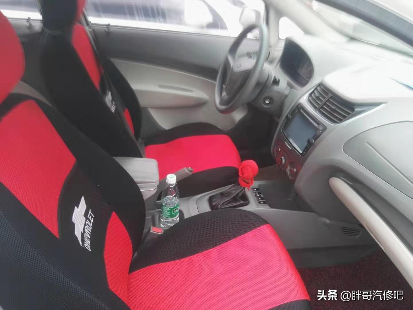 胖哥2万大洋刚收的合资三厢小车，国庆节假日开着出去玩一玩