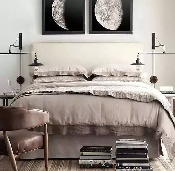 单卧室床尾简约布置,卧室贴墙布床头床尾两种颜色搭配