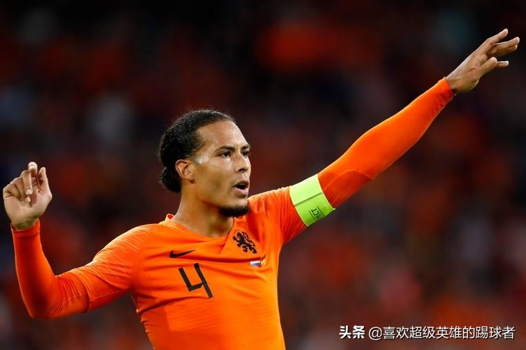 足球场上每个位置的作用,足球场上各个位置的简称是什么