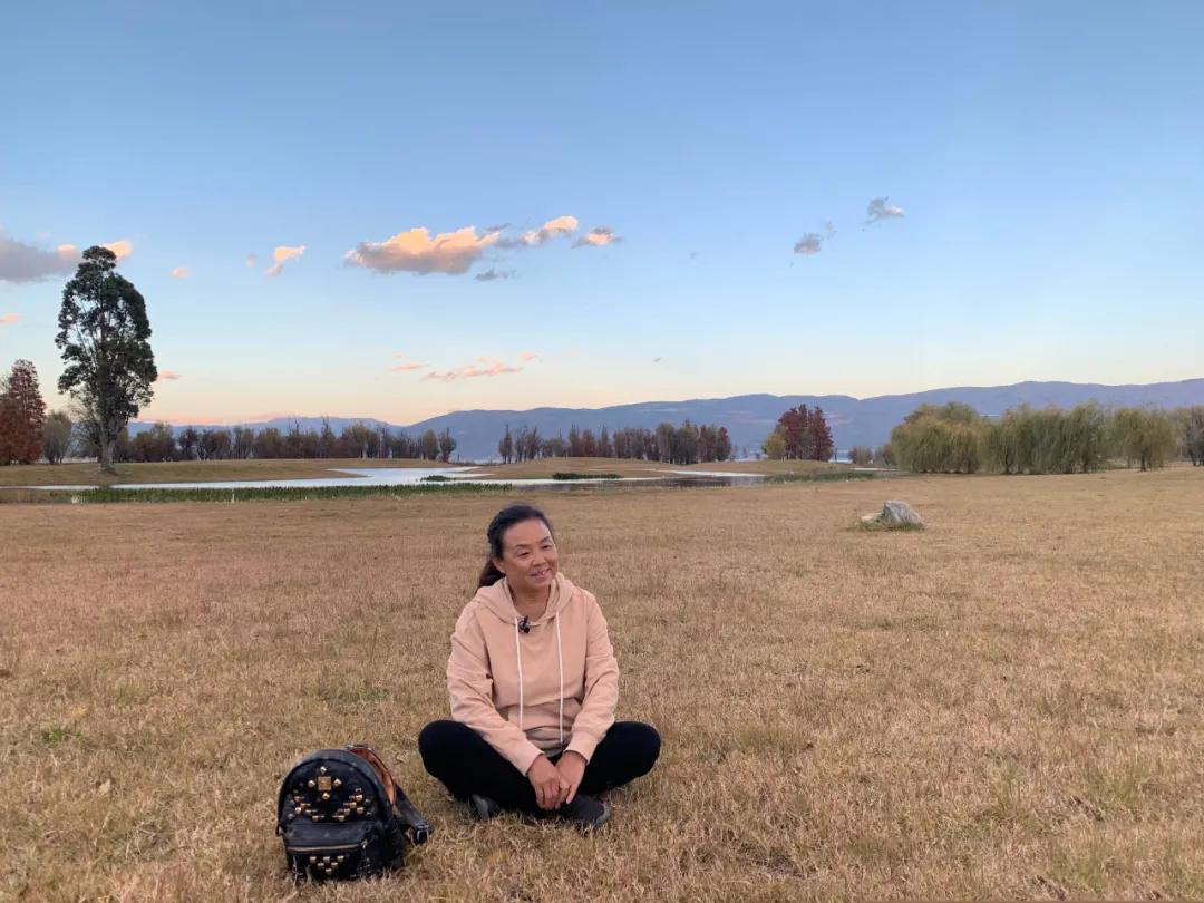 50岁阿姨自驾游爆红网络,长期自驾游做自媒体的有哪些人