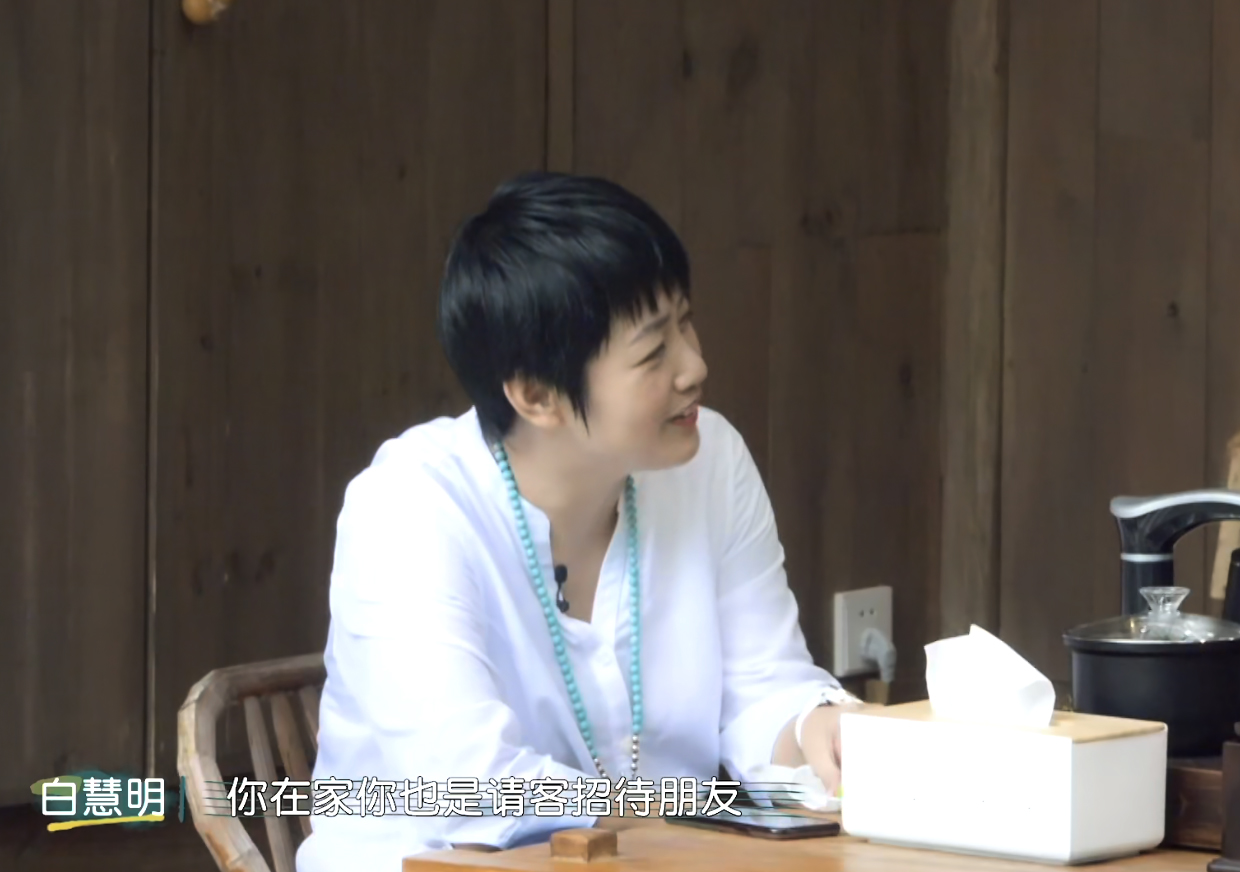 20岁嫁给于谦，做了20年的全职太太，大哥背后的女人真苦