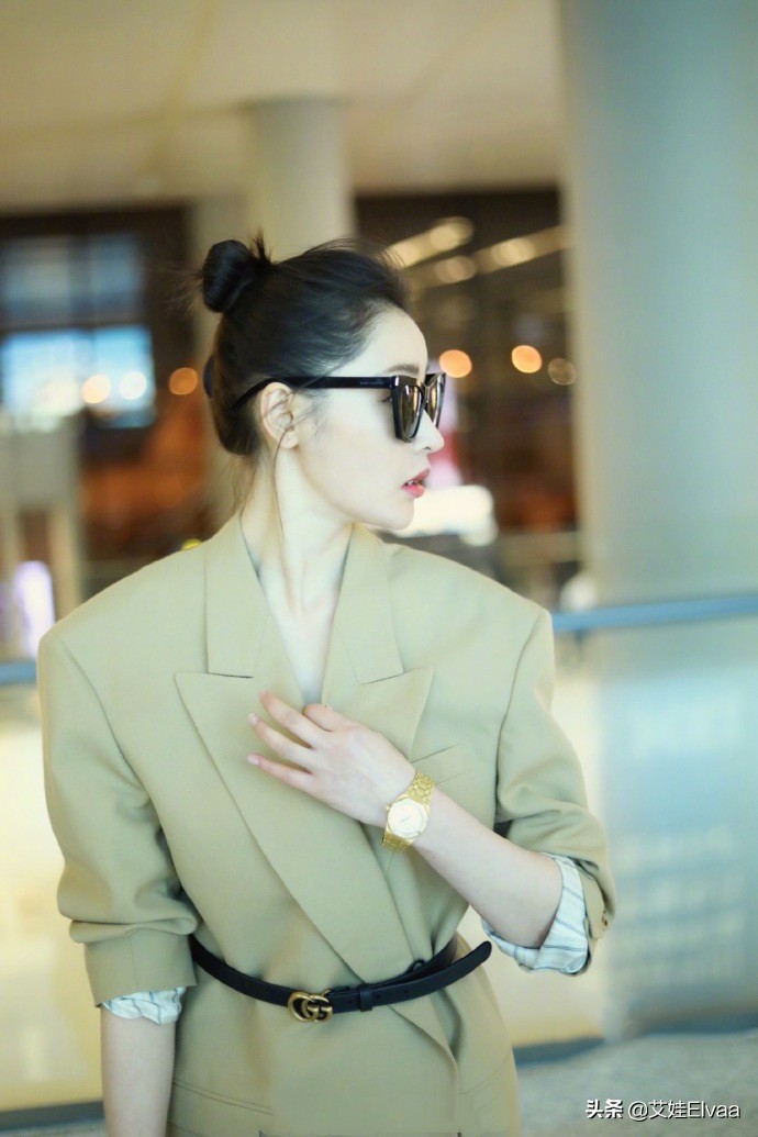 张天爱西装泳衣凸显时尚,张天爱穿衣显瘦简洁大方更显高