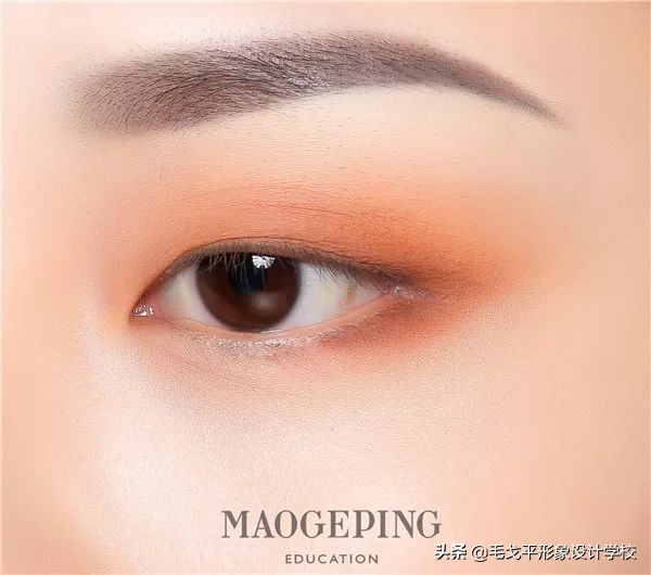 单眼皮不画眼线只画眼影好看吗,为何同样是单眼皮