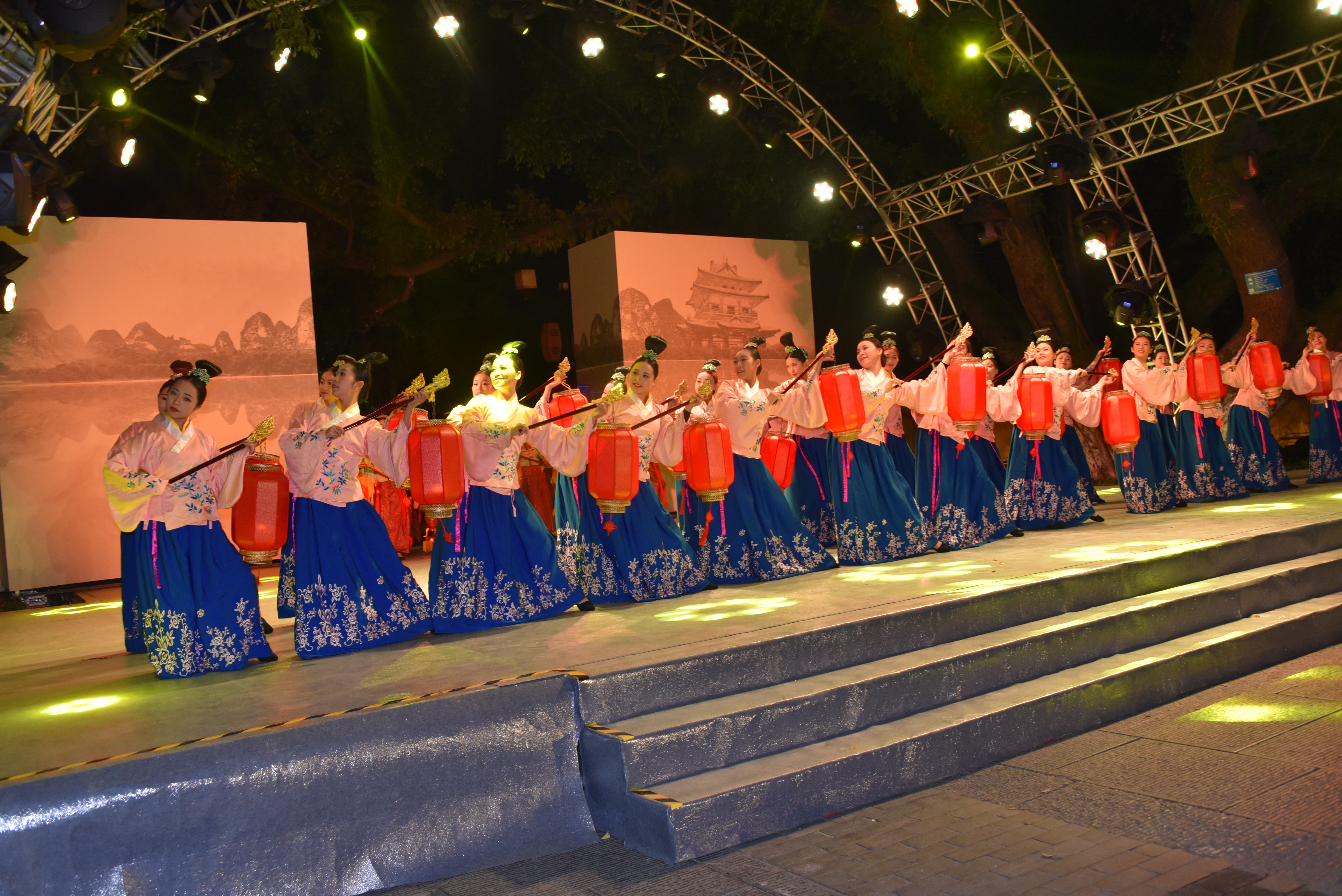 广西桂林独秀峰旅游,桂林广西文化旅游发展大会观摩点