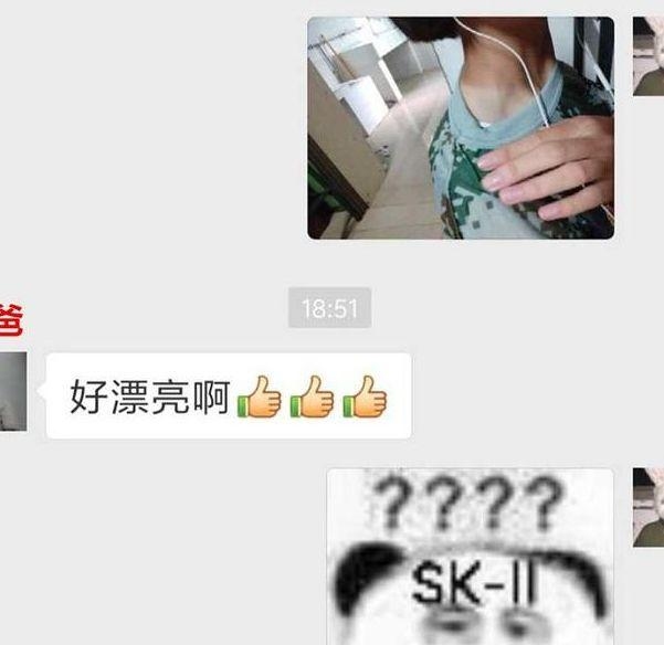 女孩发军训晒黑照片给爸爸诉苦，看到他的回应，网友果然是亲爹