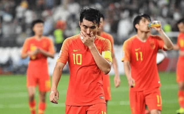 这位39岁国足老将哭的那一瞬间，多少球迷为之流泪，他真的尽力了