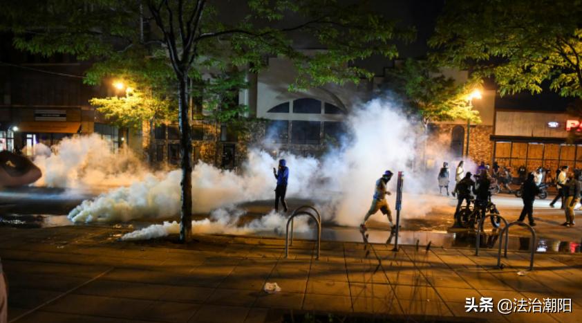 宜宾市老师梁某性侵案最新进展,男教师涉猥亵20名男生案开庭