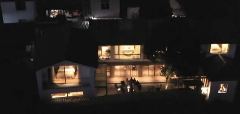 5姐妹同居养老引热议：她们为何花费400万买旧房建别墅安家？