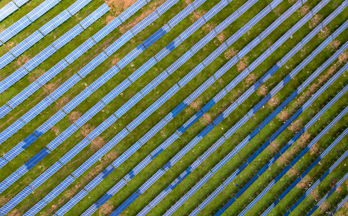 厉害了我的国！*藏西**昌都草原上发现一望无际的牧光互补太阳能基地