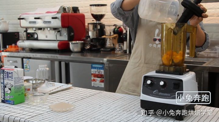泰茶冰椰奶怎么做,素匠泰茶芒果椰奶西米露